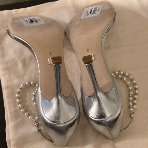 Badgley Mischka Size 8 Metallic Silver Heels with Pearl Accents - Picture 6 of 7